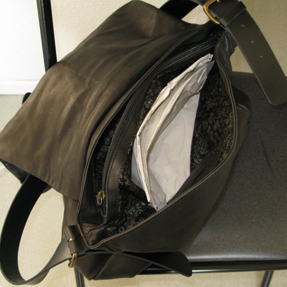 French designed - fabricated, extremely stylish, fully cow leather bag - Picture 4 of 8